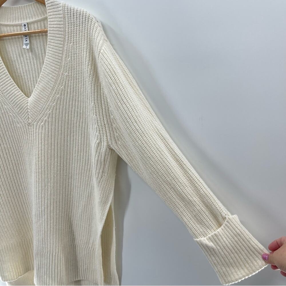 Athleta Shasta V-Neck Oversized Wool Chunky Knit Ivory
Dove Chunky Sweater Small - Picture 6 of 12